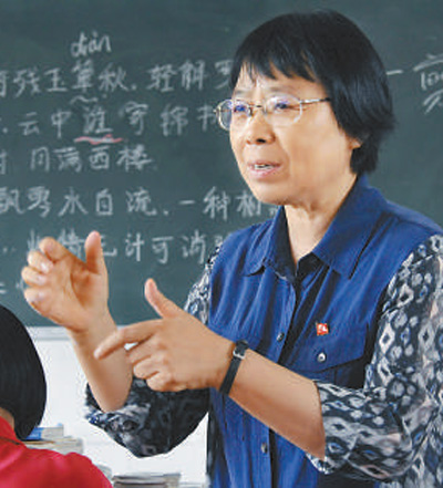 張桂梅：忠誠(chéng)執(zhí)著守初心 無(wú)私奉獻(xiàn)擔(dān)使命